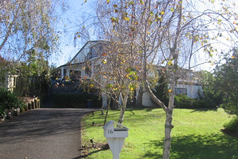 Photo of property in 16 Oakpark Place, West Harbour, Auckland, 0618