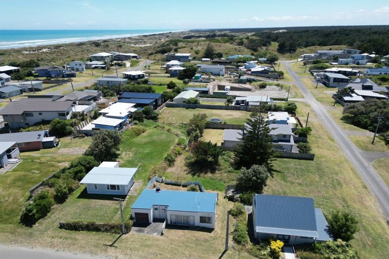 Photo of property in 7 Ocean Beach Street, Foxton Beach, Foxton, 4815