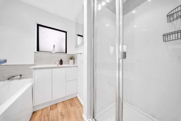 Photo of property in 5 Leven Lane, Totara Heights, Auckland, 2105