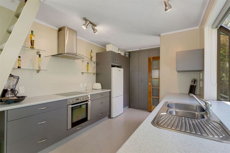 Photo of property in 21 Te Arataura Street, Takapuwahia, Porirua, 5022