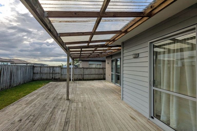 Photo of property in 16 Kira Road, Flat Bush, Auckland, 2016
