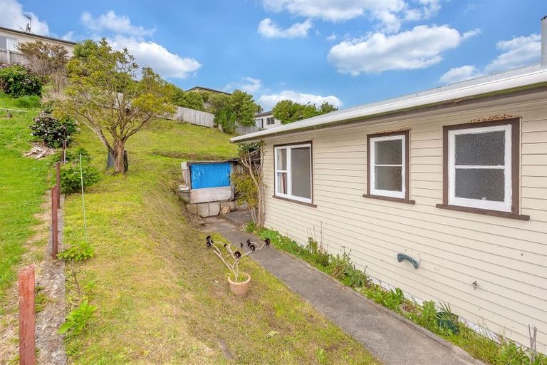 Photo of property in 82 Waihora Crescent, Waitangirua, Porirua, 5024