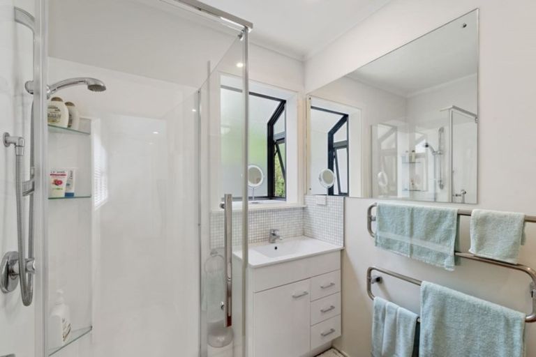 Photo of property in 2/17 County Road, Torbay, Auckland, 0630