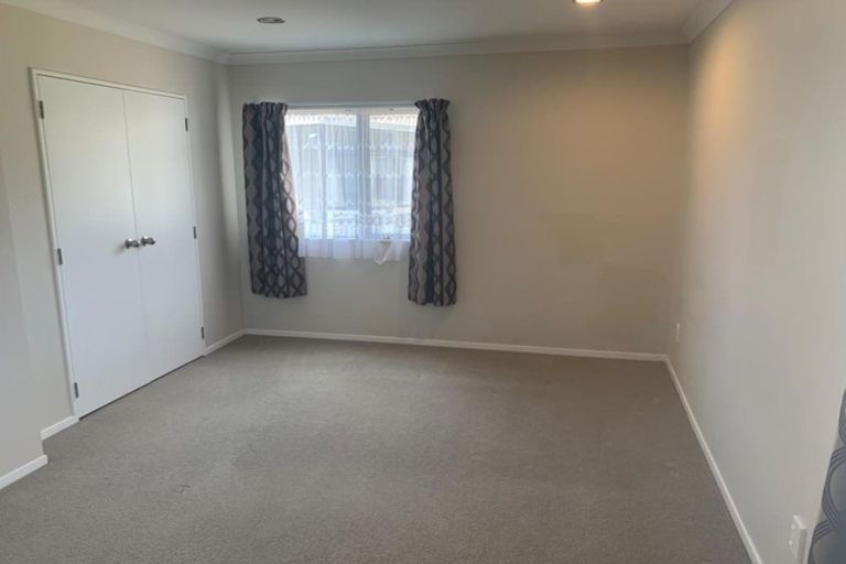 Photo of property in 1 Mark Edward Drive, Half Moon Bay, Auckland, 2012