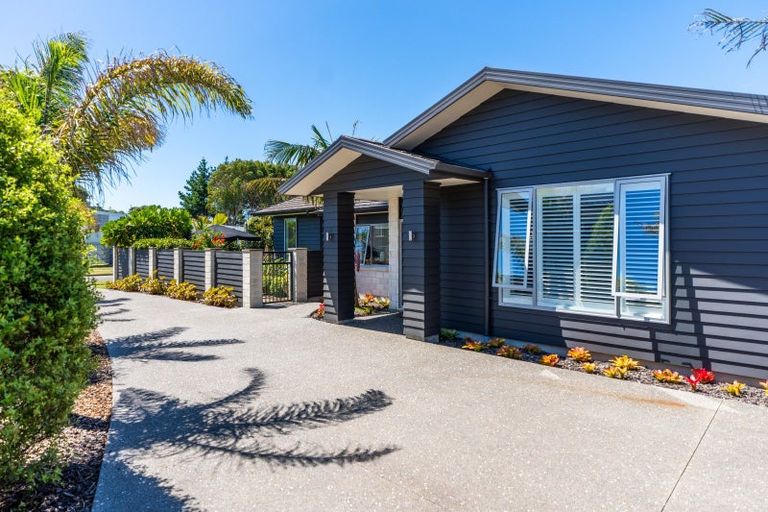 Photo of property in 8 Petrel Close, Paraparaumu Beach, Paraparaumu, 5032