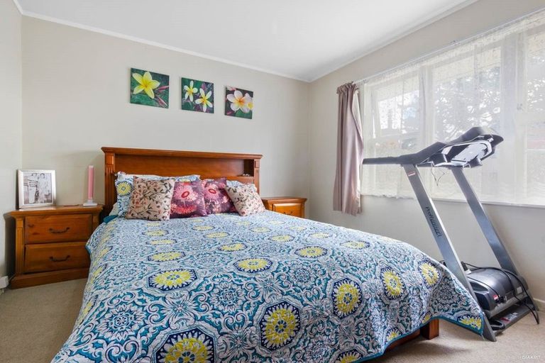 Photo of property in 60 Cobham Crescent, Kelston, Auckland, 0602