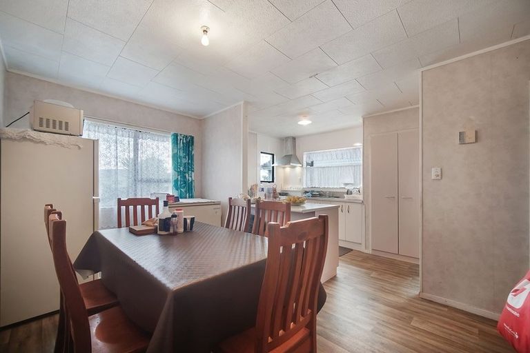 Photo of property in 70 Burundi Avenue, Clendon Park, Auckland, 2103