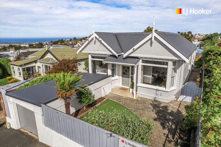 Photo of property in 10 Argyle Street, Mornington, Dunedin, 9011