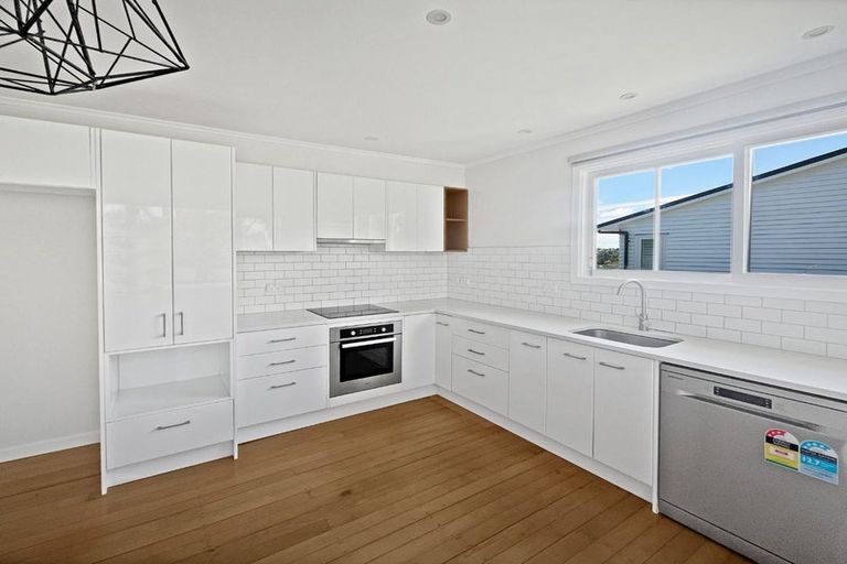 Photo of property in 2/102 Verran Road, Birkdale, Auckland, 0626