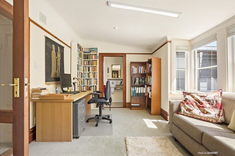 Photo of property in 11 Guildford Terrace, Thorndon, Wellington, 6011