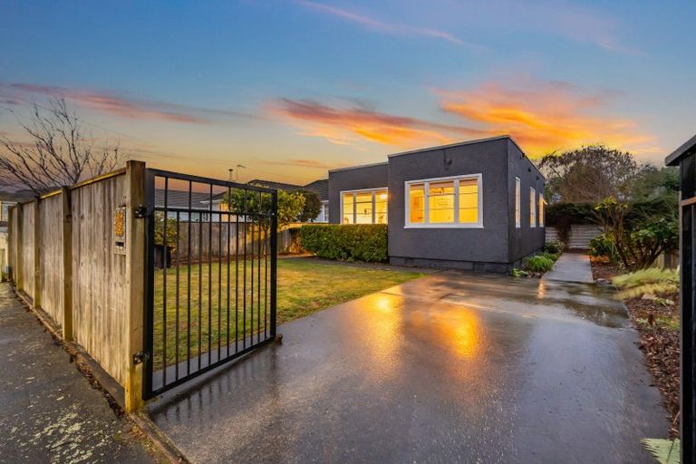 Photo of property in 35 Royal Street, Upper Hutt Central, Upper Hutt, 5018