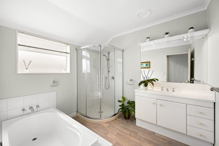 Photo of property in 56 Ayrshire Drive, Grandview Heights, Hamilton, 3200