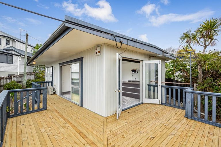 Photo of property in 52 Bay Street, Red Beach, 0932