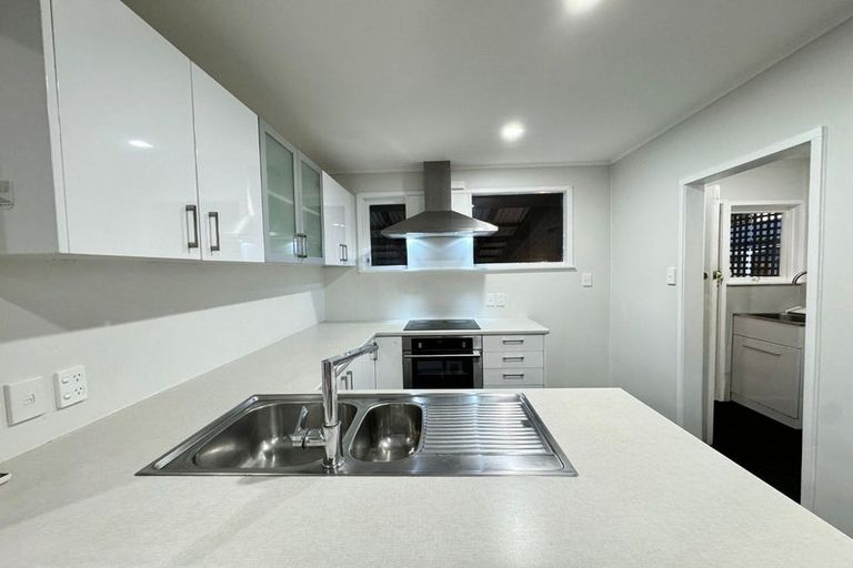 Photo of property in 33 Patts Avenue, Glendene, Auckland, 0602