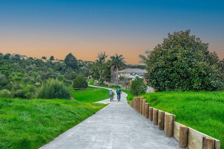 Photo of property in 1/12 Marbeth Court, Botany Downs, Auckland, 2010
