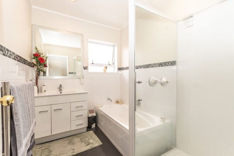 Photo of property in 6 Royal Oak Drive, Kelvin Grove, Palmerston North, 4414