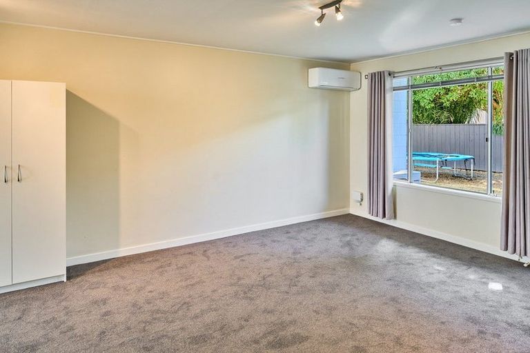 Photo of property in 2/35 Mana Esplanade, Paremata, Porirua, 5026