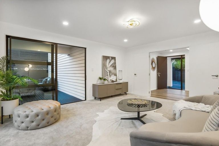 Photo of property in 158b East Coast Road, Forrest Hill, Auckland, 0620