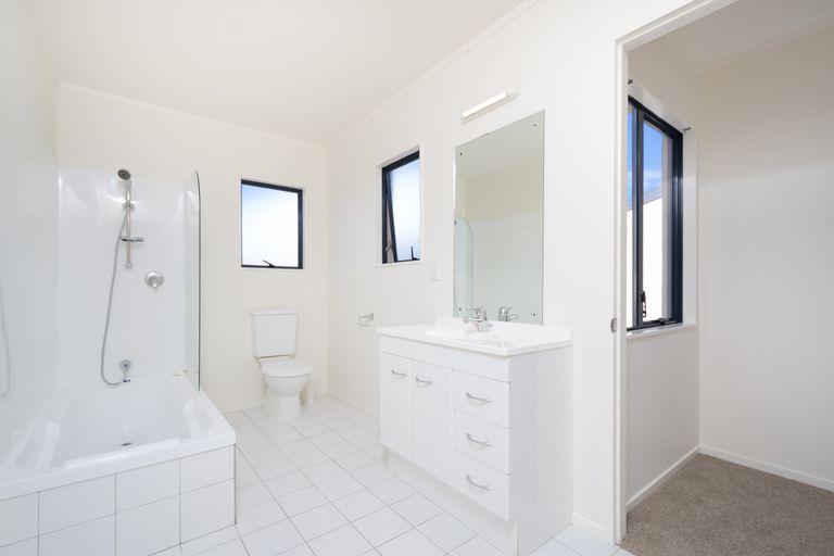 Photo of property in 4 Kora Avenue, Ranui, Auckland, 0612