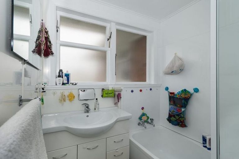 Photo of property in 65 Arimu Road, Papakura, 2110