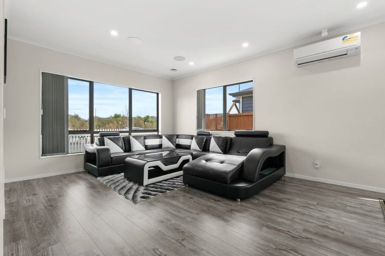 Photo of property in 26 Softwood Avenue, Takanini, 2110