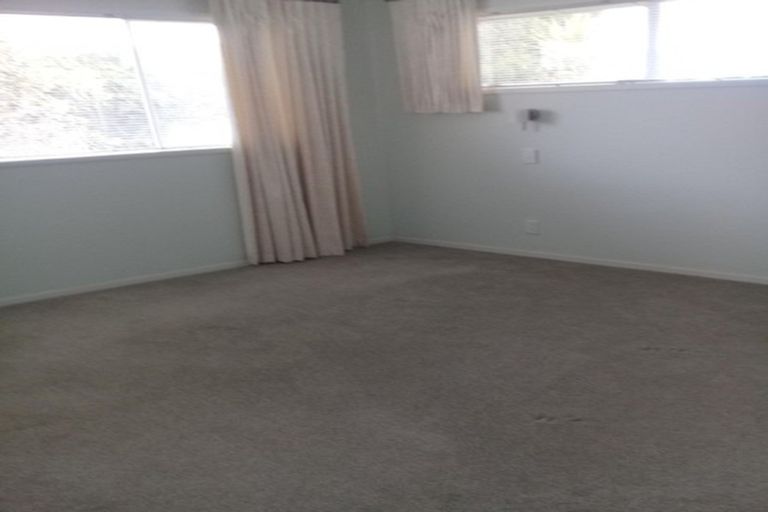 Photo of property in 3/4 Coronation Road, Glenfield, Auckland, 0627