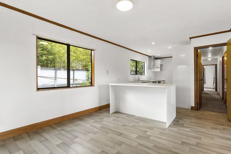 Photo of property in 1 Francis Curtis Avenue, Blockhouse Bay, Auckland, 0600