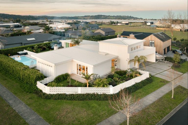 Photo of property in 11 Shearwater Lane, Point Wells, 0986