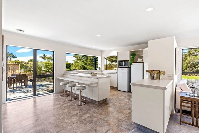 Photo of property in 22 Settlers Grove, Orewa, 0931