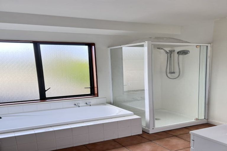 Photo of property in 7 Loughanure Place, Massey, Auckland, 0614