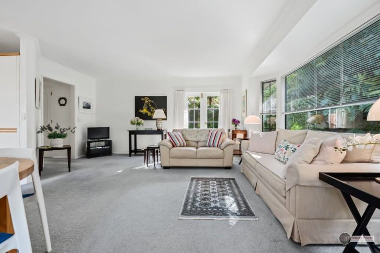 Photo of property in 94 Viewmont Drive, Harbour View, Lower Hutt, 5010