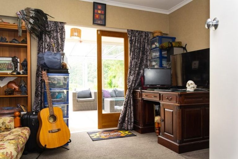 Photo of property in 142 Plateau Road, Te Marua, Upper Hutt, 5018