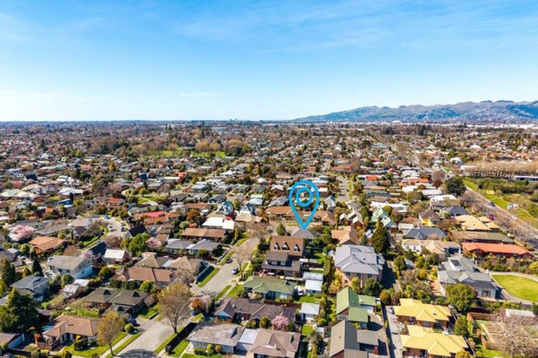 Photo of property in 13 Broadfell Avenue, Avonhead, Christchurch, 8042