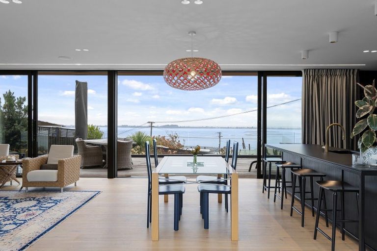 Photo of property in 32 Mount Pleasant Road, Mount Pleasant, Christchurch, 8081