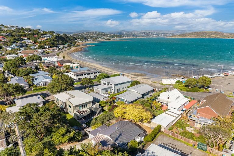 Photo of property in 1 Gordon Road, Plimmerton, Porirua, 5026