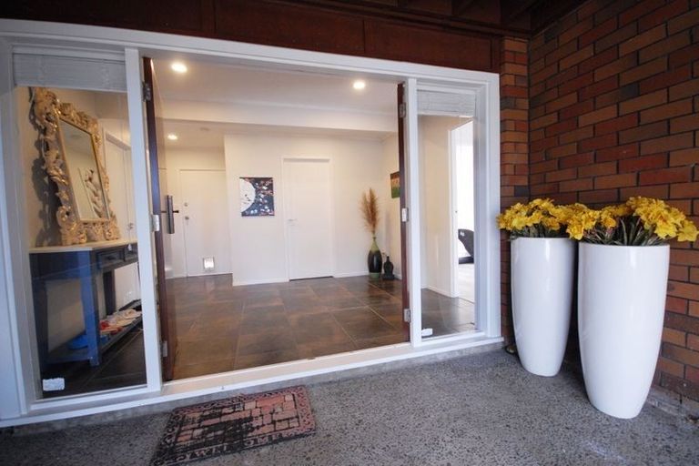 Photo of property in 4 Hollyhock Place, Browns Bay, Auckland, 0630