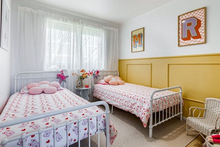 Photo of property in 46 Lavelle Road, Henderson, Auckland, 0612