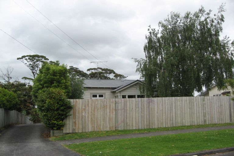 Photo of property in 6 Waiari Road, Conifer Grove, Takanini, 2112