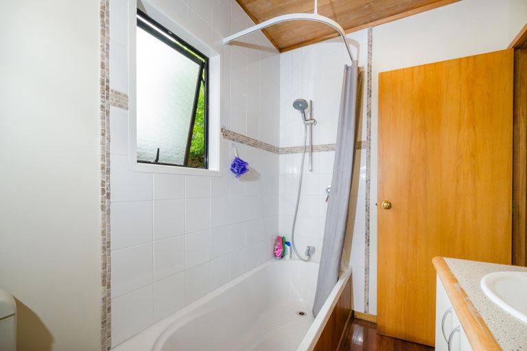 Photo of property in 131a Edmonton Road, Te Atatu South, Auckland, 0610