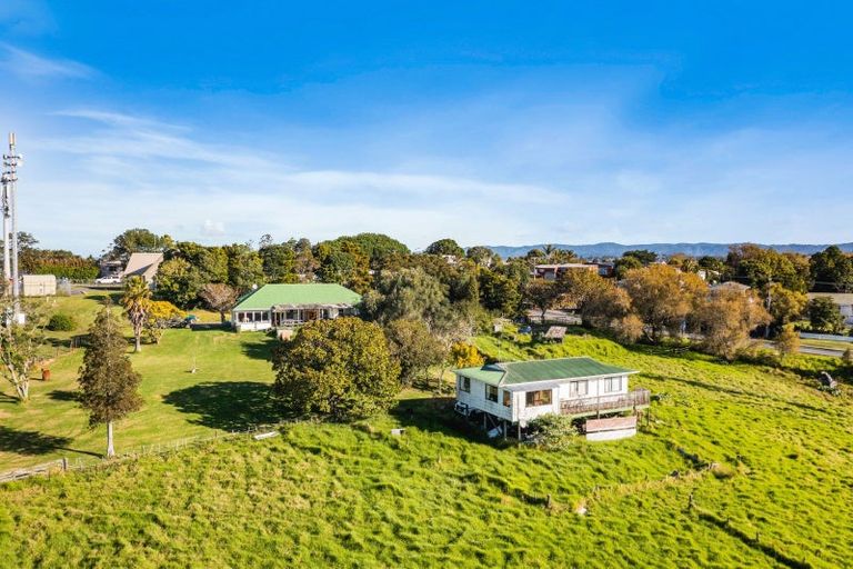 Photo of property in 76 Hobsonville Road, West Harbour, Auckland, 0618