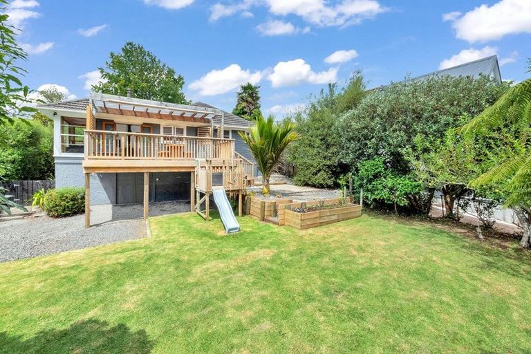 Photo of property in 21 Birdwood Road, Swanson, Auckland, 0612