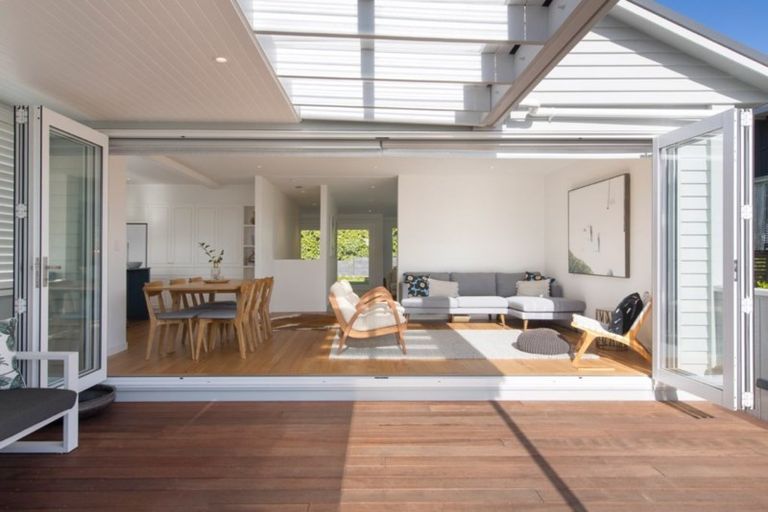 Photo of property in 68 St Michaels Avenue, Point Chevalier, Auckland, 1022