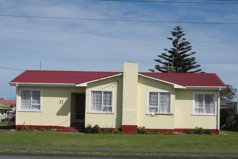 Photo of property in 11 Cornfoot Street, Castlecliff, Whanganui, 4501