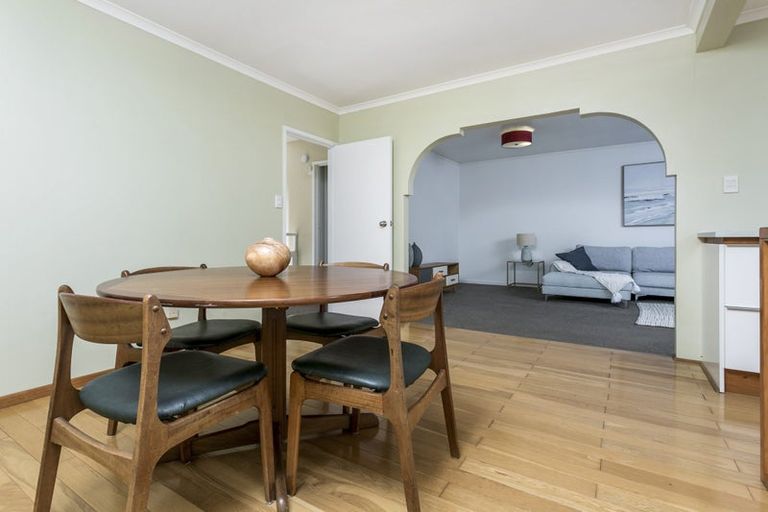 Photo of property in 2/4 Coronation Road, Glenfield, Auckland, 0627