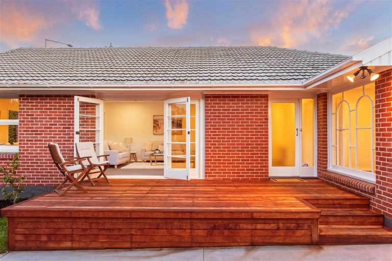 Photo of property in 121 Blighs Road, Papanui, Christchurch, 8053