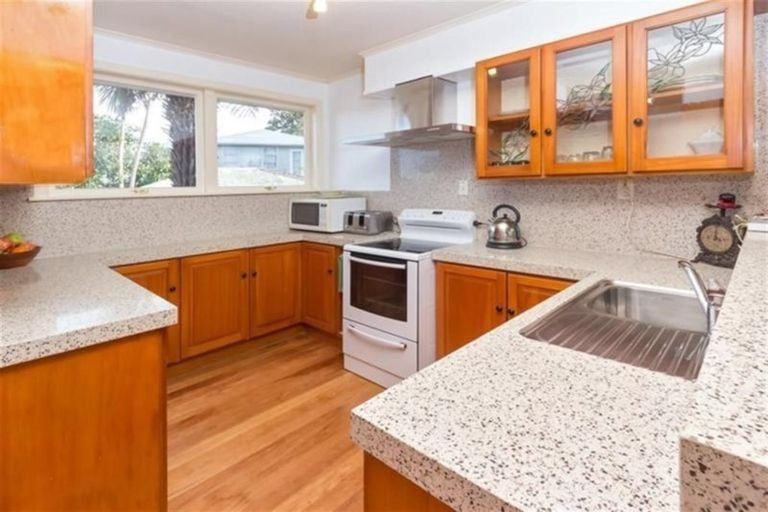 Photo of property in 22 Andrew Road, Howick, Auckland, 2010