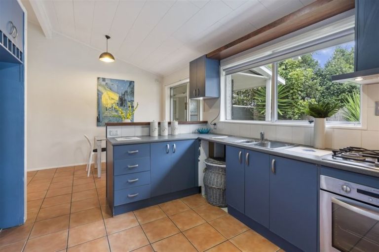 Photo of property in 1/32 Manuka Road, Glenfield, Auckland, 0629