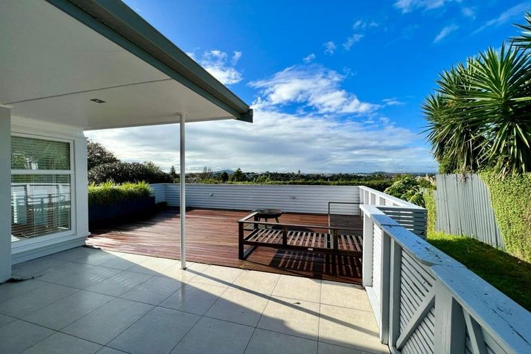 Photo of property in 2/32a Howard Road, Northcote, Auckland, 0627