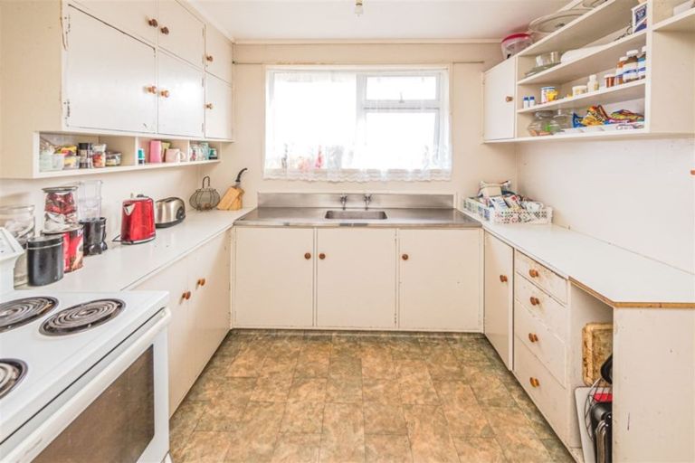 Photo of property in 22 Ruru Street, Waikanae, 5036