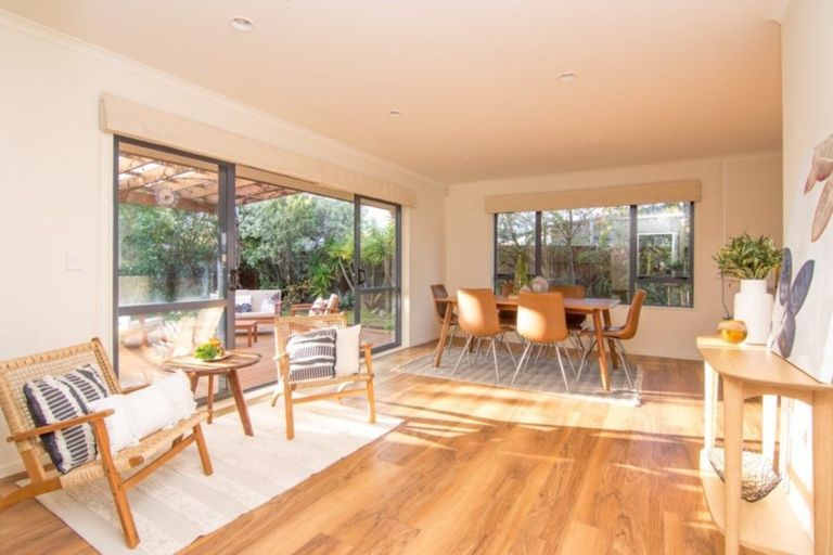 Photo of property in 8 Sorrento Place, Kelvin Grove, Palmerston North, 4414